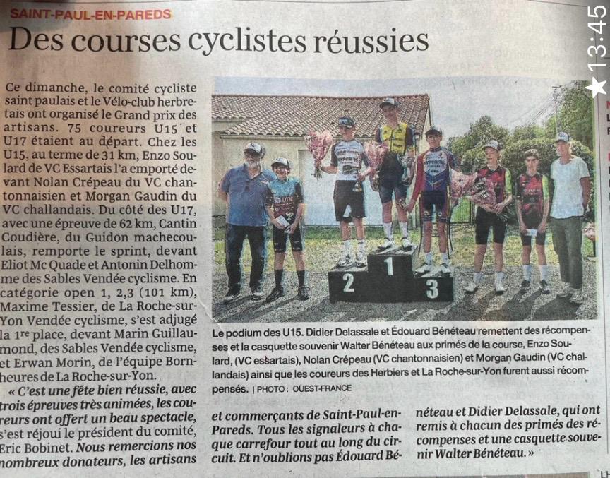 Le podium des U15 du Grand prix des artisans à Saint-Paul-en-Pareds, récompensé par l’AWB